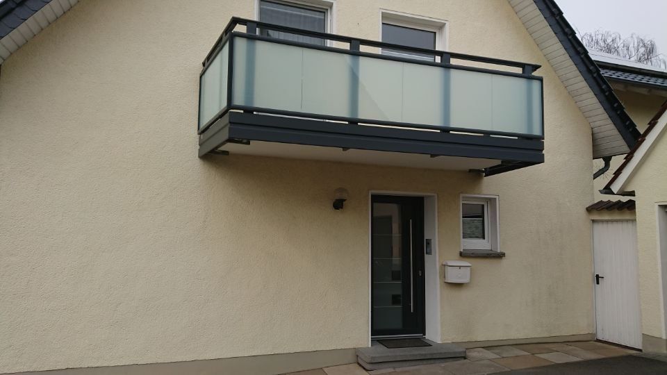 Balkon mit Glaswänden