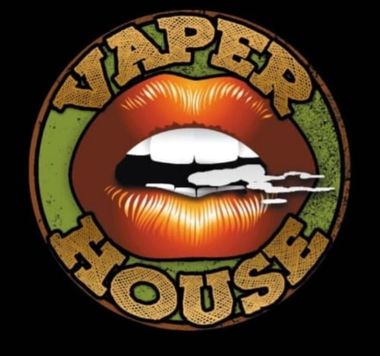 Logotipo para Vaper House con labios estilizados exhalando vapor, colores verde y naranja.