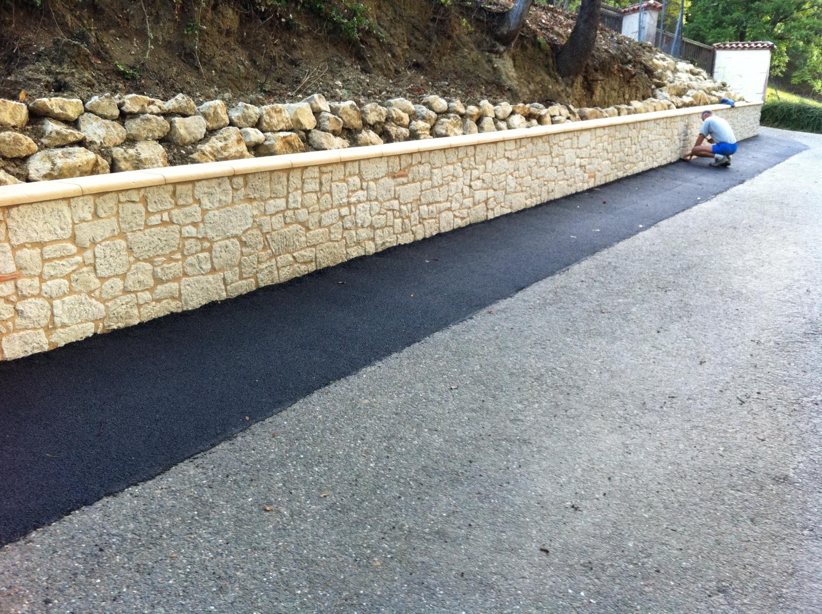 Construction muret avec pose d’enrobé
