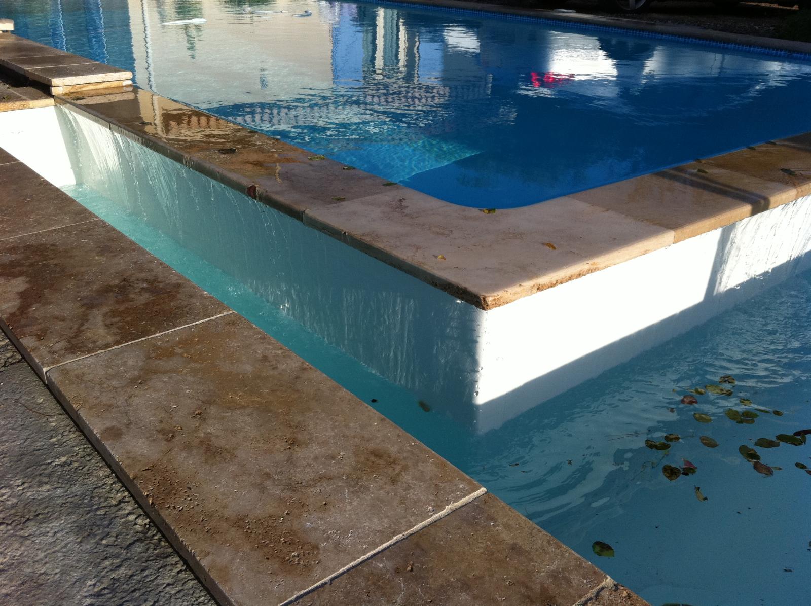 Piscine à débordement terminée