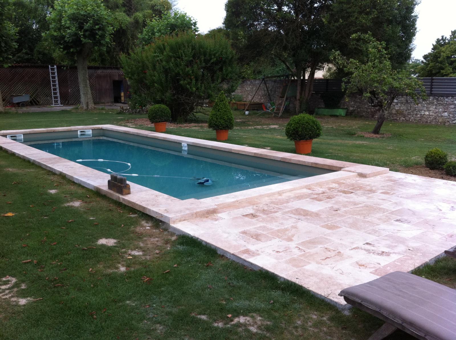 Piscine avec terrasse