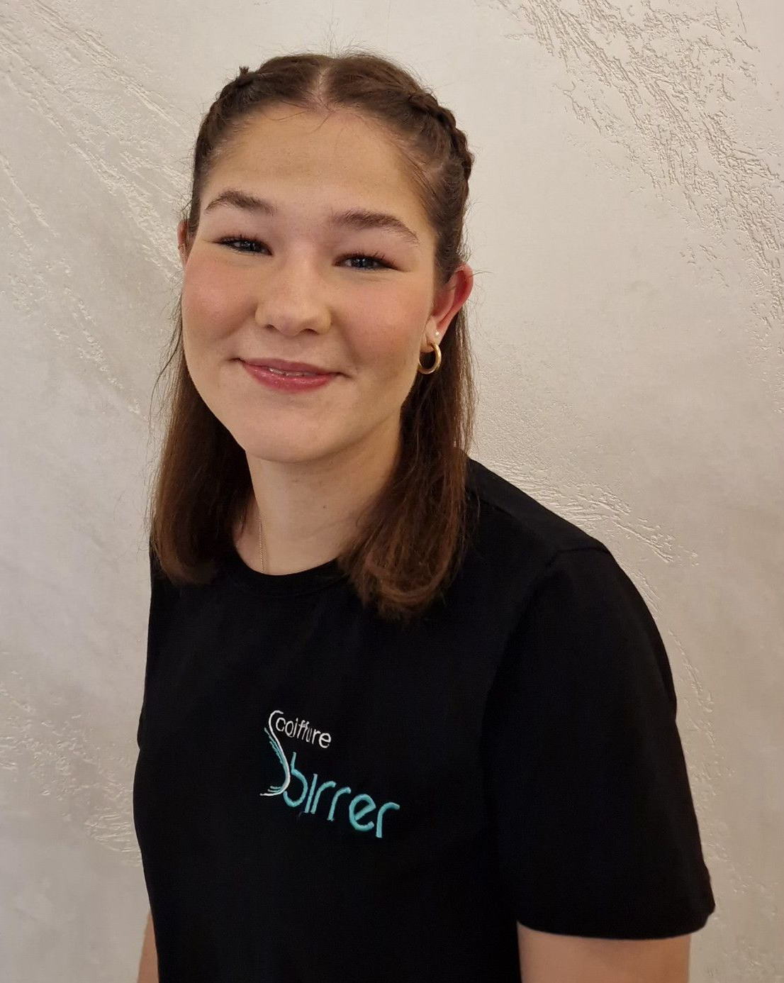 Graue Silhouette einer Person; ein großer Kreis für den Kopf und eine abgerundete Form für den Körper.