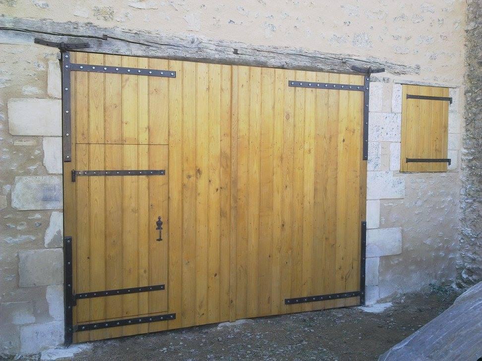Porte de garage rustique à Fontaine-le-Comte
