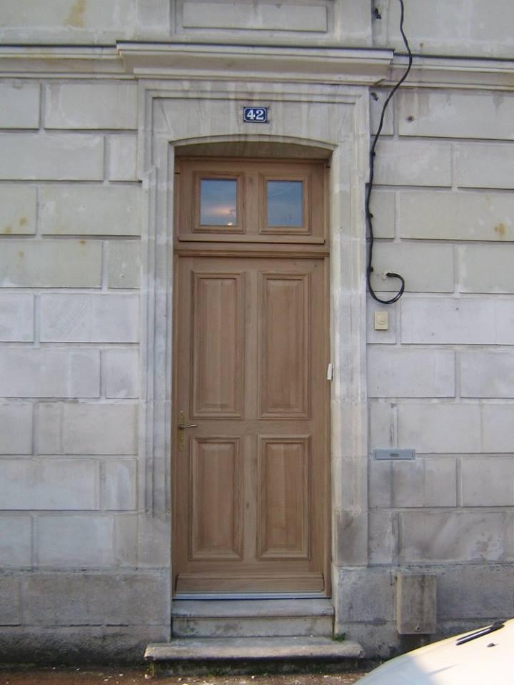 Porte d'entrée bois à Fontaine-le-Comte