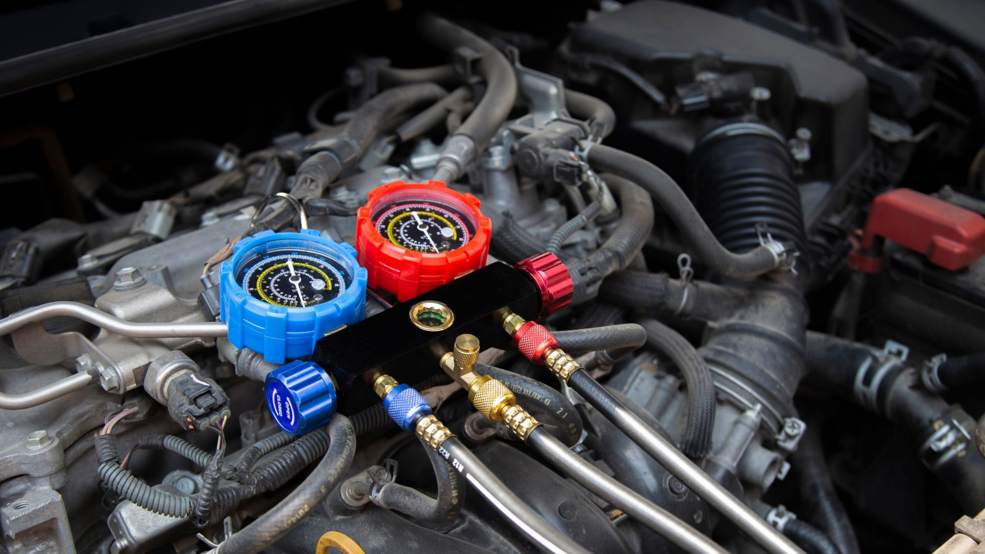 Appareil pour repérer les fuites sur le système de climatisation