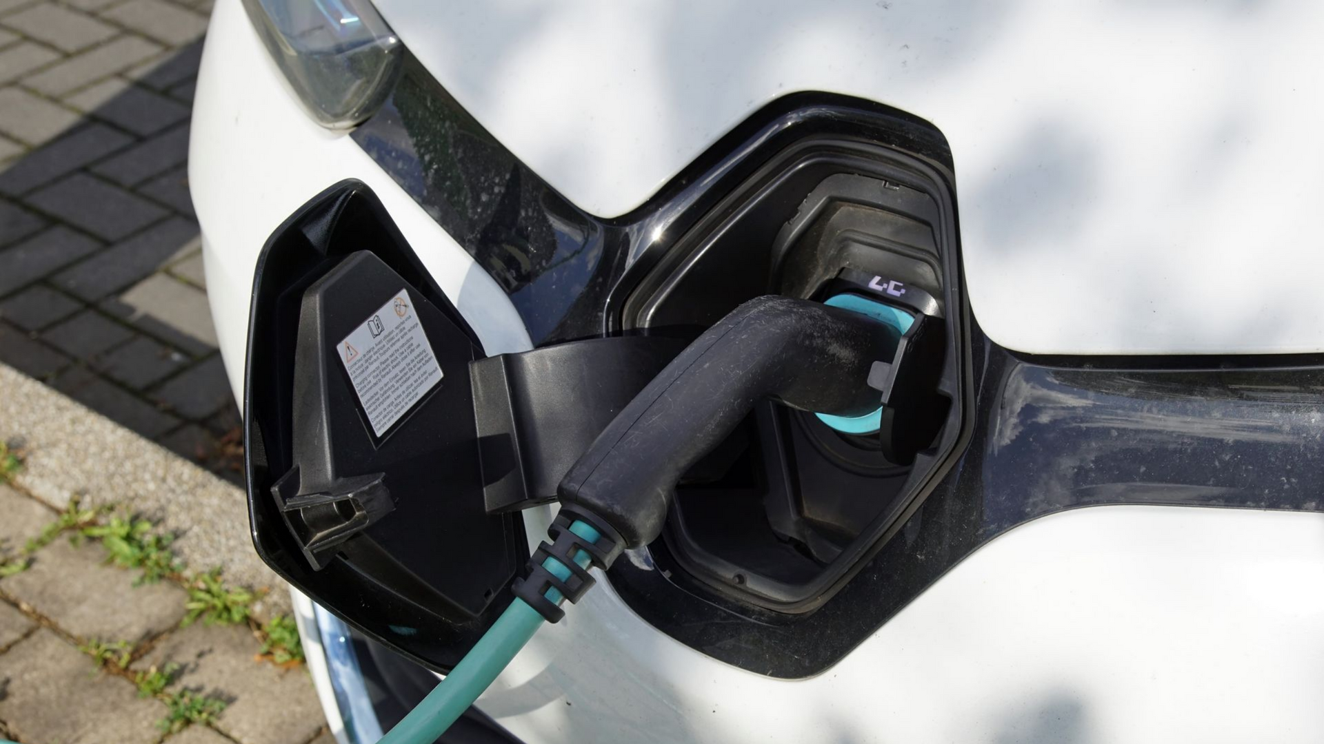 Renault électrique en charge