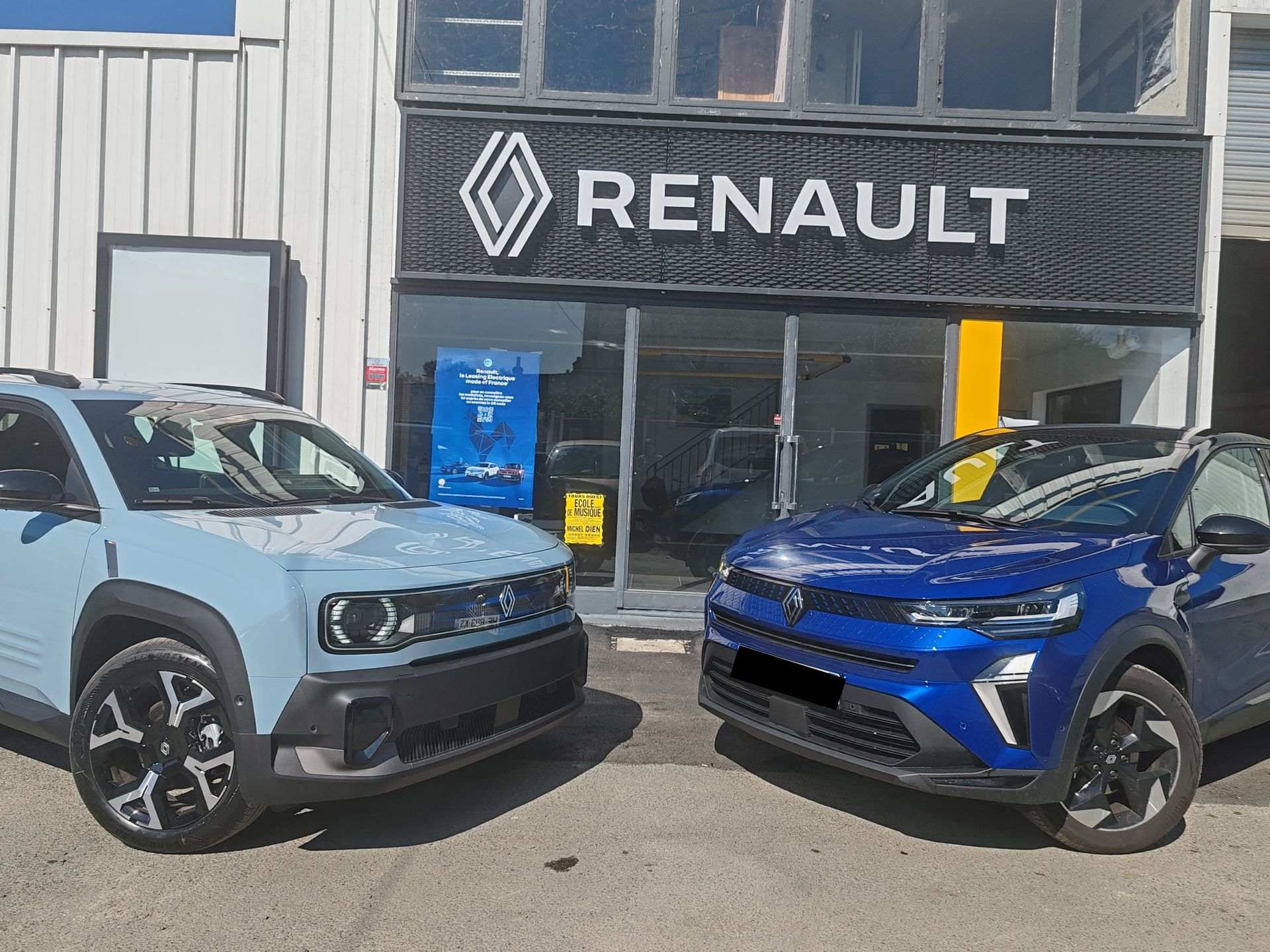 Rafale bleue foncé et voiture bleu clair