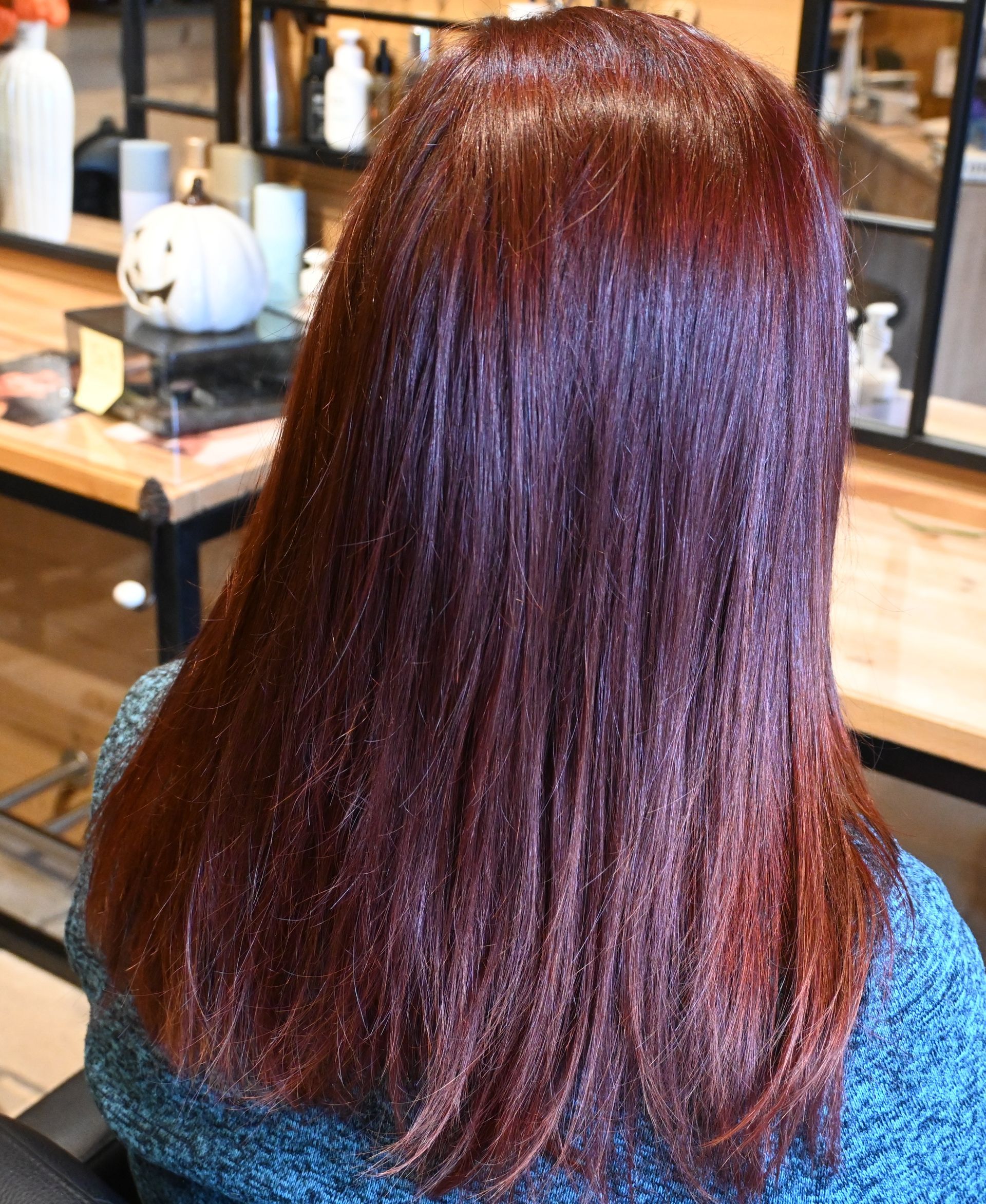 Cheveux bordeaux lisses