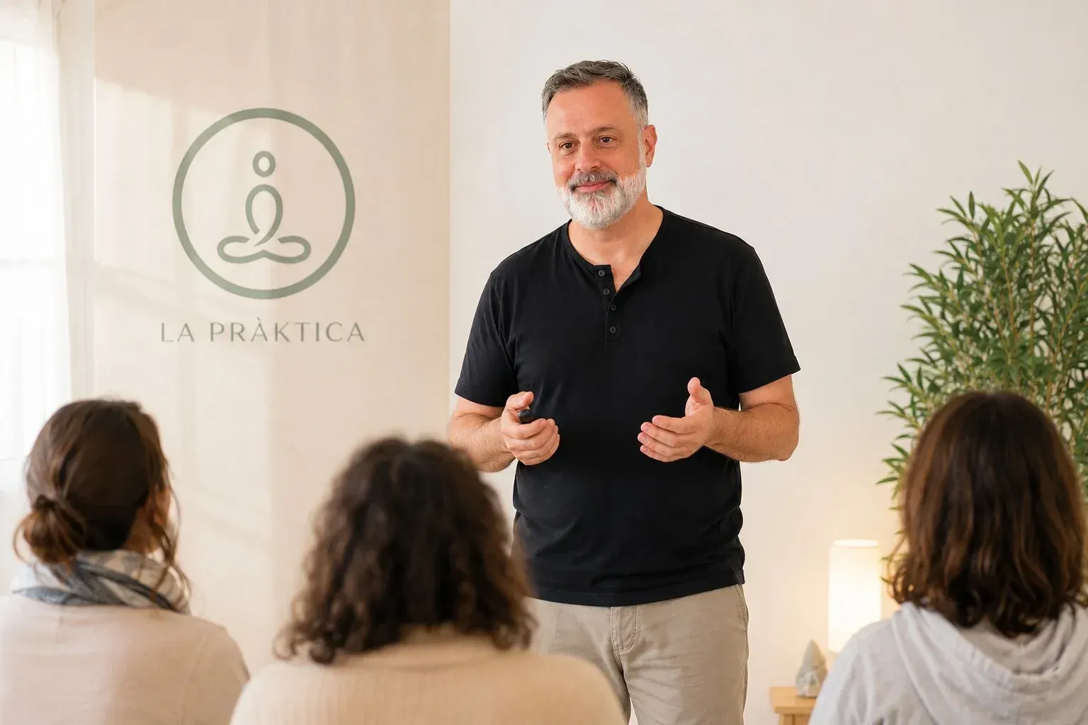 Raúl dando una charla