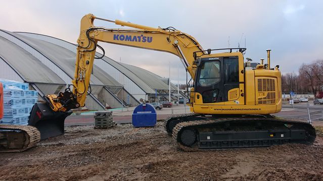 Komatsu 228