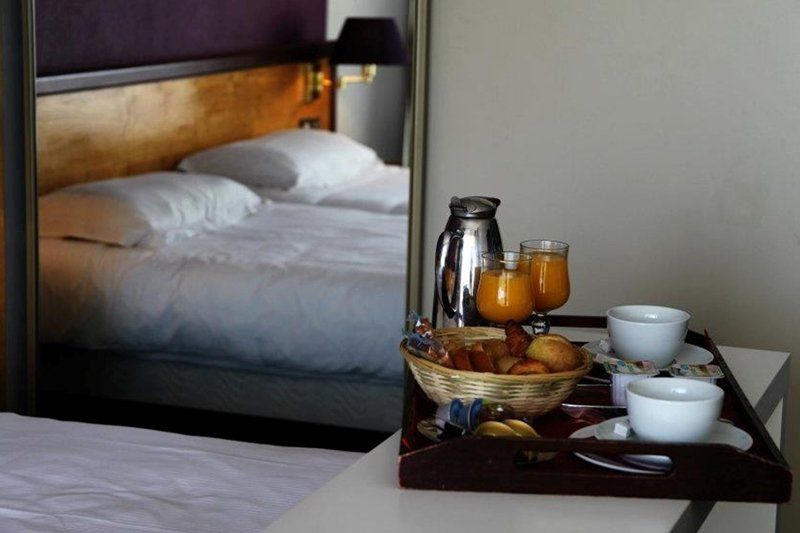 Déjeuner directement dans chambre