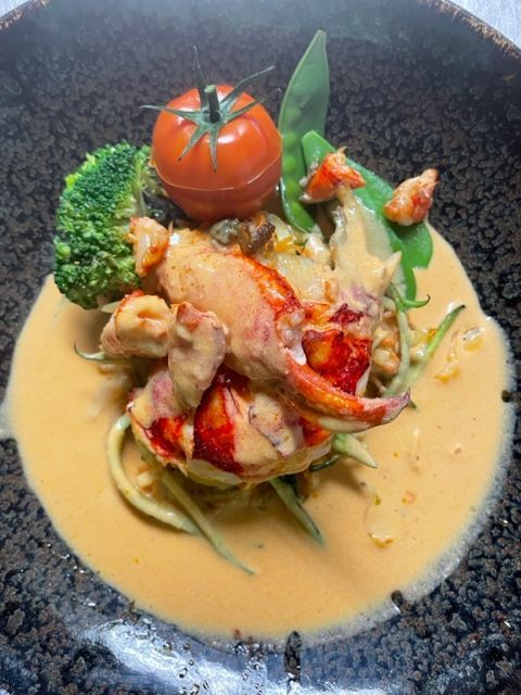 Fricassée de homard avec de la sauce