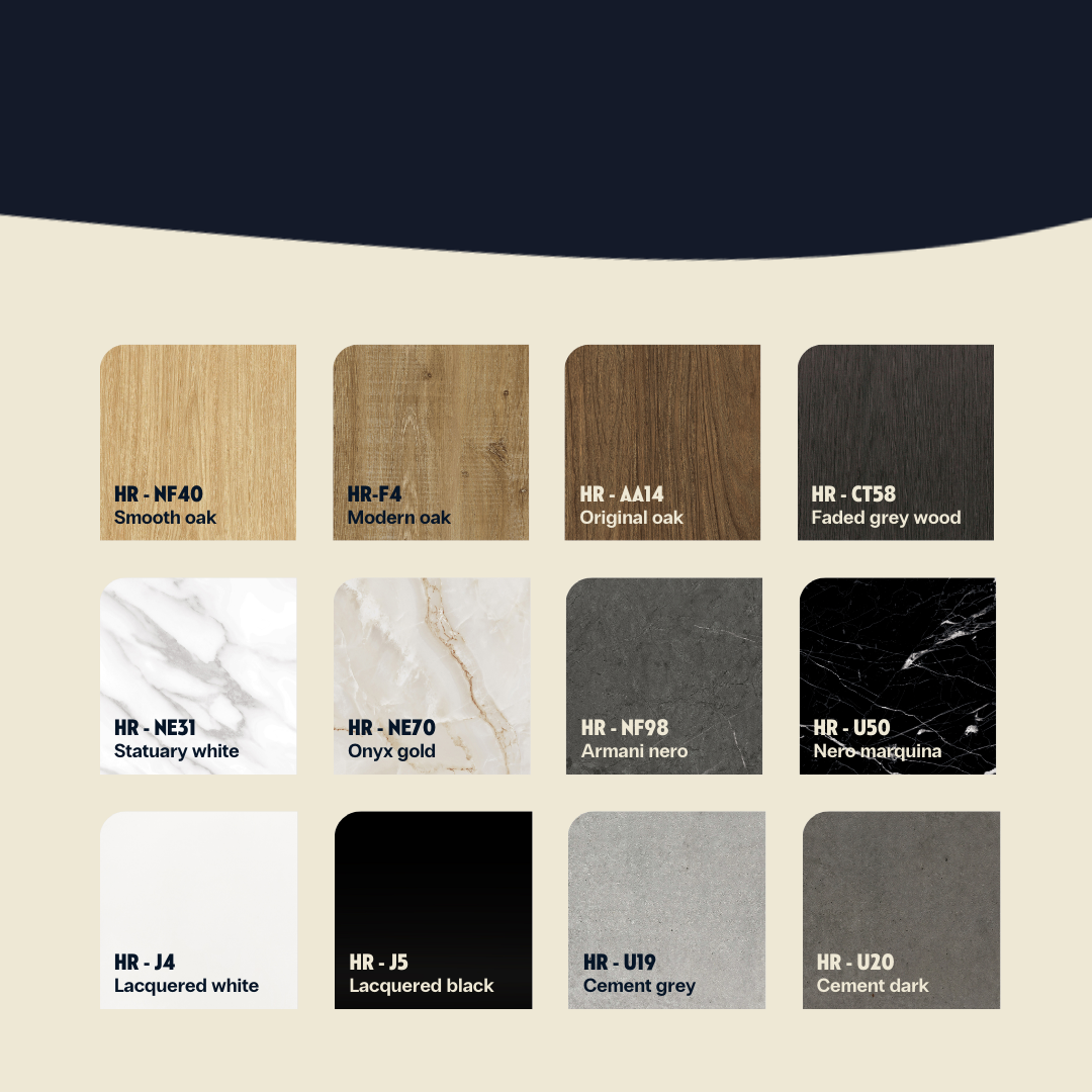 Échantillons de matériaux à grain de bois et de couleurs unies, chacun étiqueté avec un code.