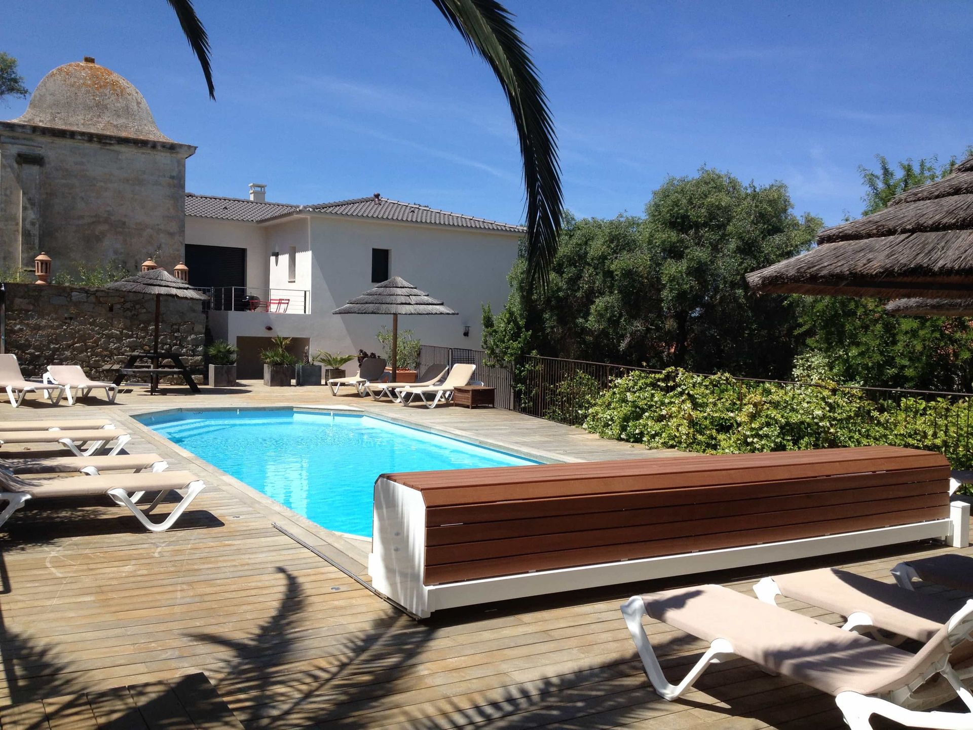 Piscine Desjoyaux - Dream Life Sàrl Crissier : volet de piscine banc Abriblue