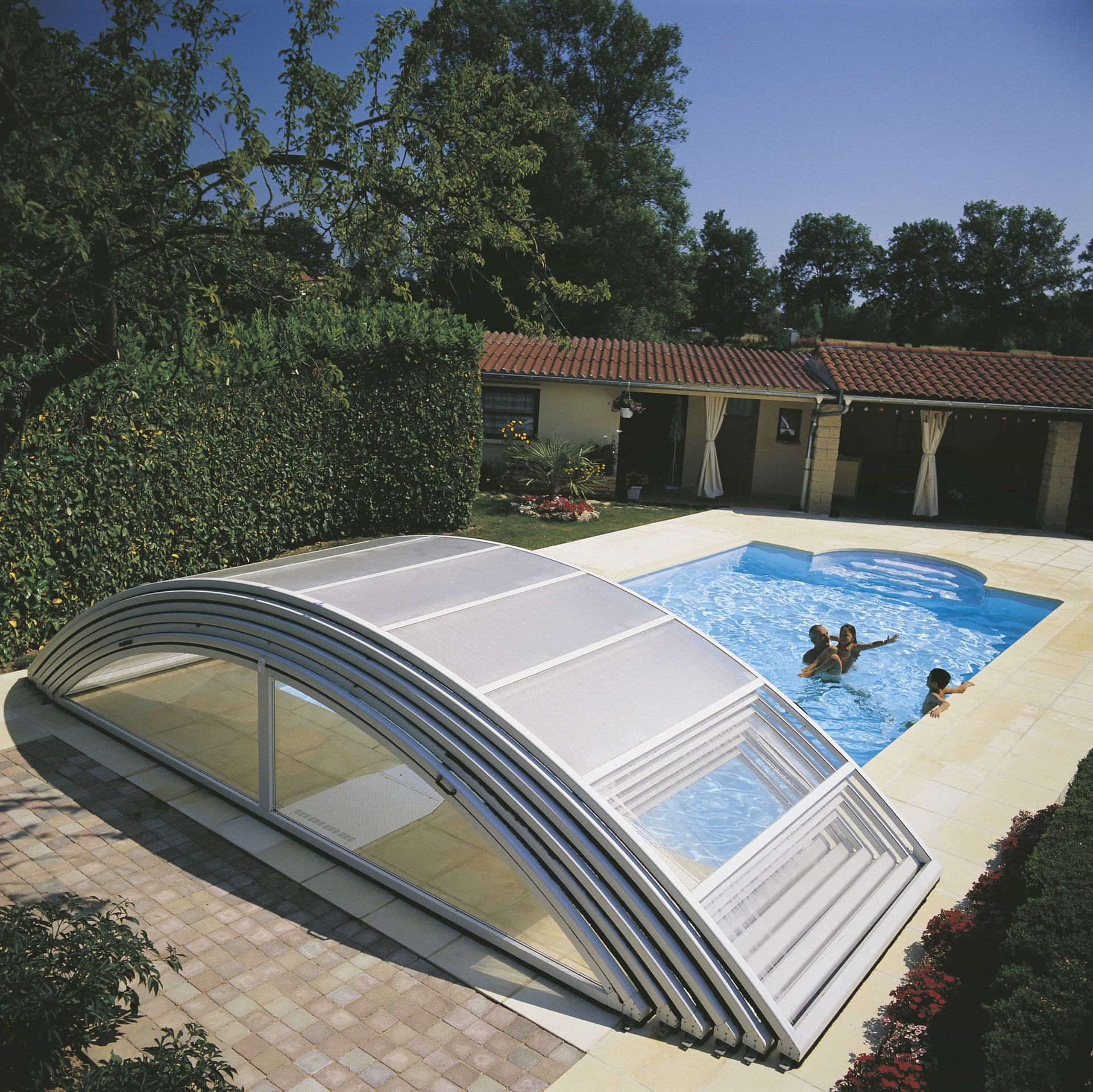 Piscine Desjoyaux - Dream Life Sàrl Crissier : abri de piscine Abriblue