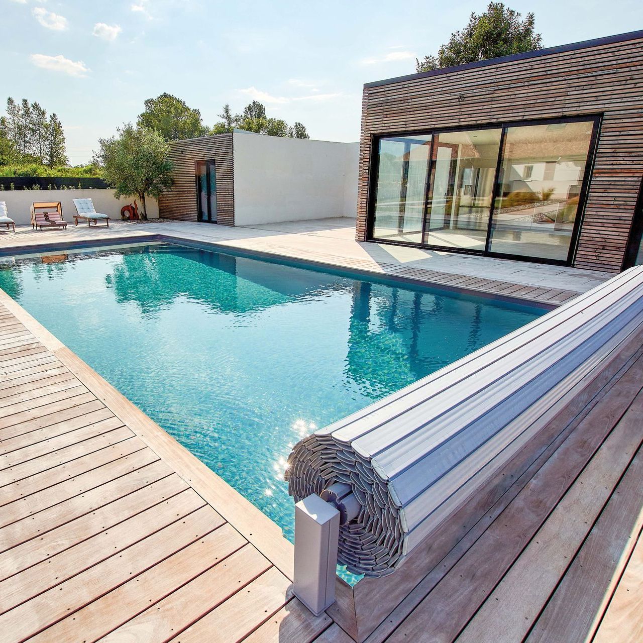 Piscines Desjoyaux, Dream Life Sàrl, traitement de l'eau, pompe à chaleur, couverture piscine, robot de piscine, électrolyseur au sel, abri, volet de piscine, bâche à barres