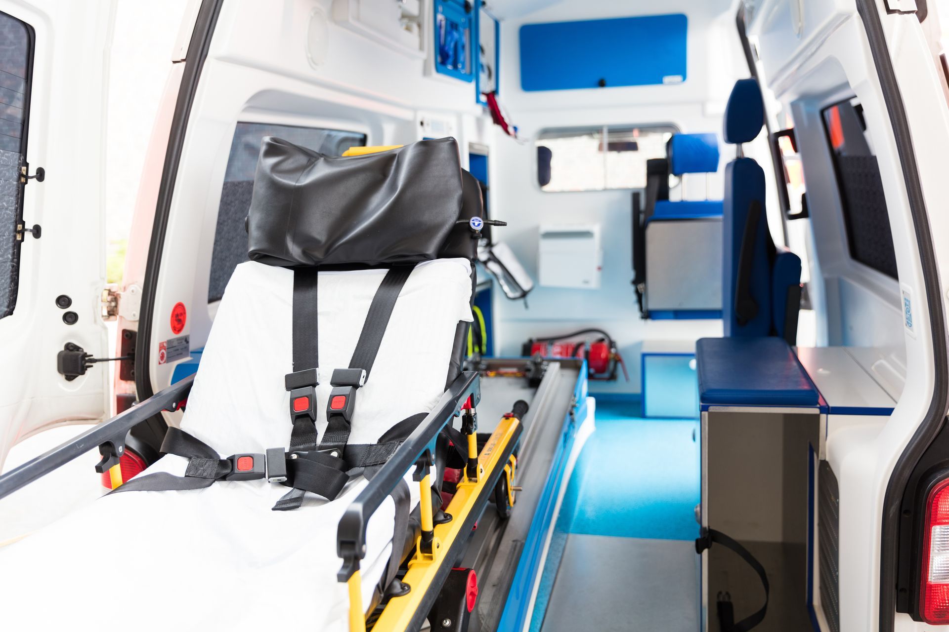 Vue intérieure d'un véhicule ambulance
