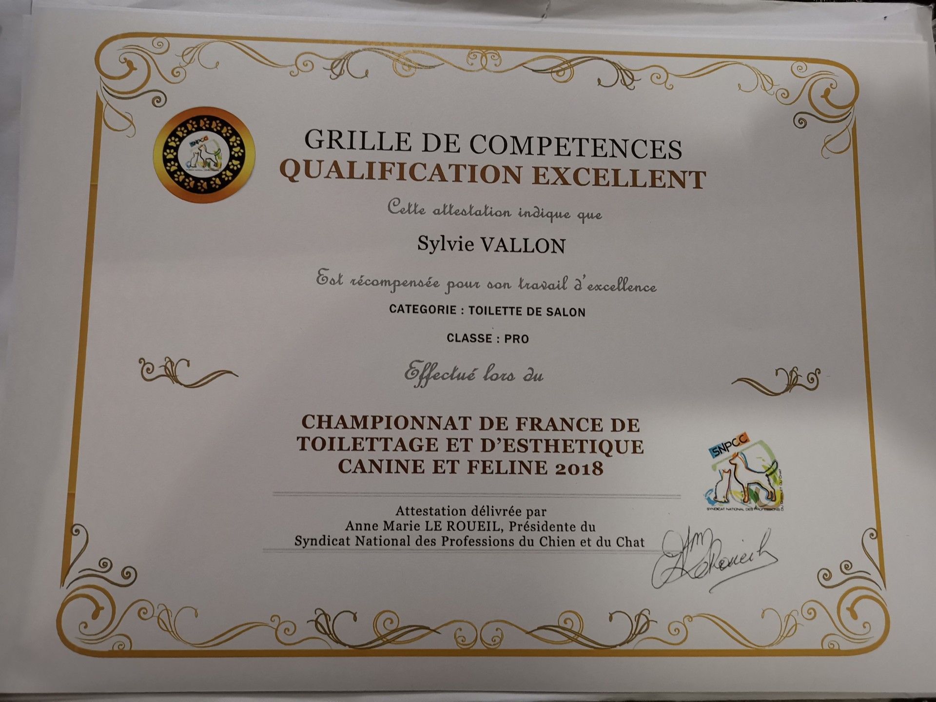 Certificat  Sylvie Vallon. Mention « Excellent » en toilettage canin et félin au Championnat de France 2018.