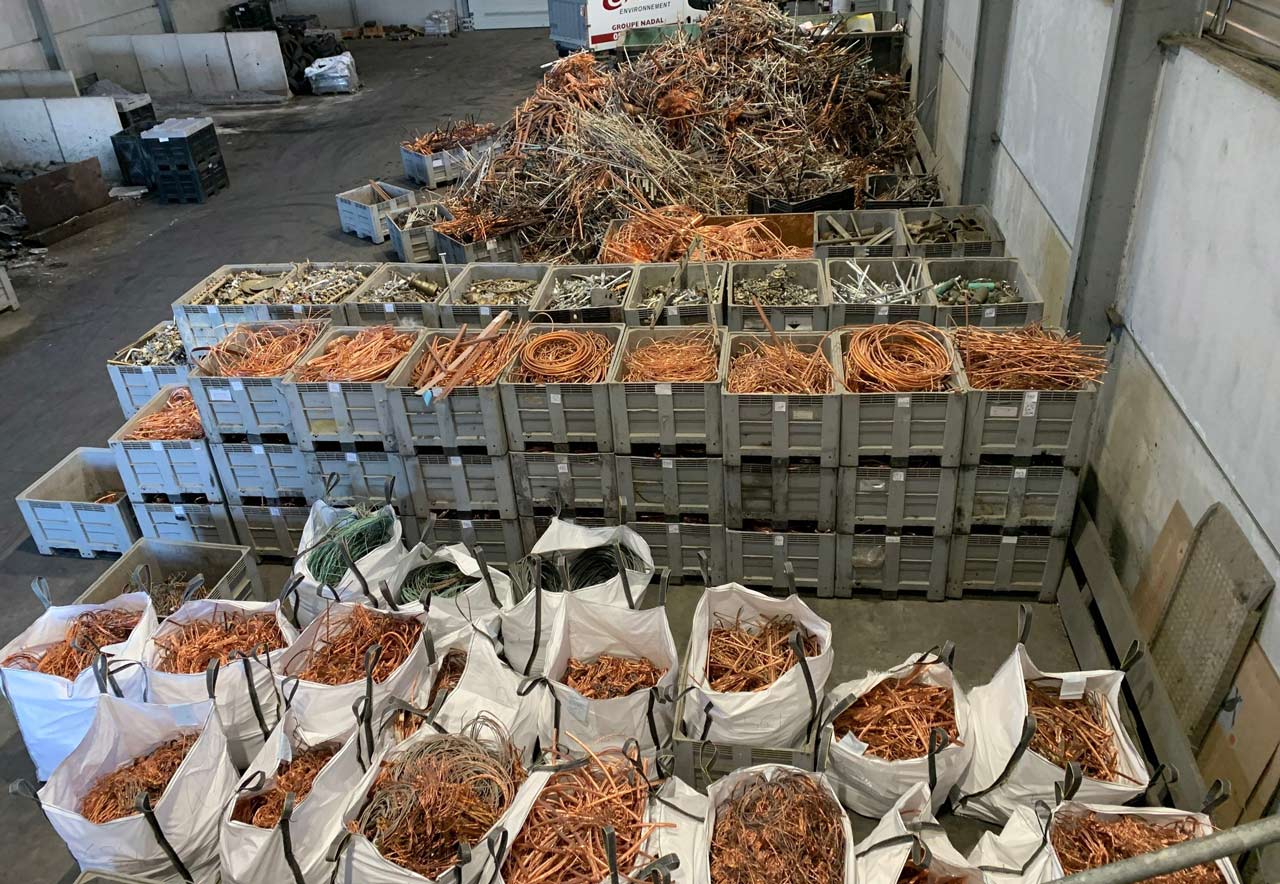 Sacs de déchets et chutes de cuivre