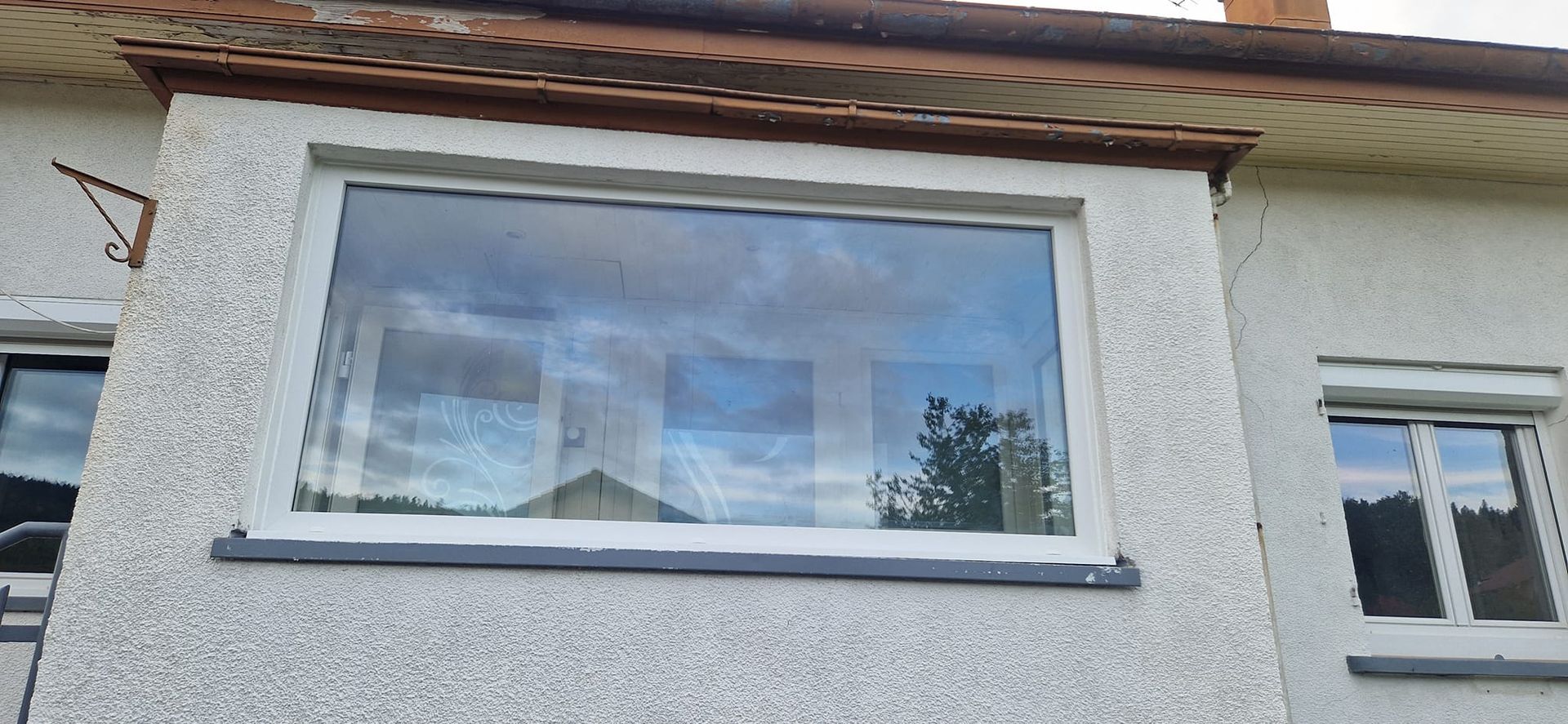 Fenêtre panoramique vue de l'extérieur