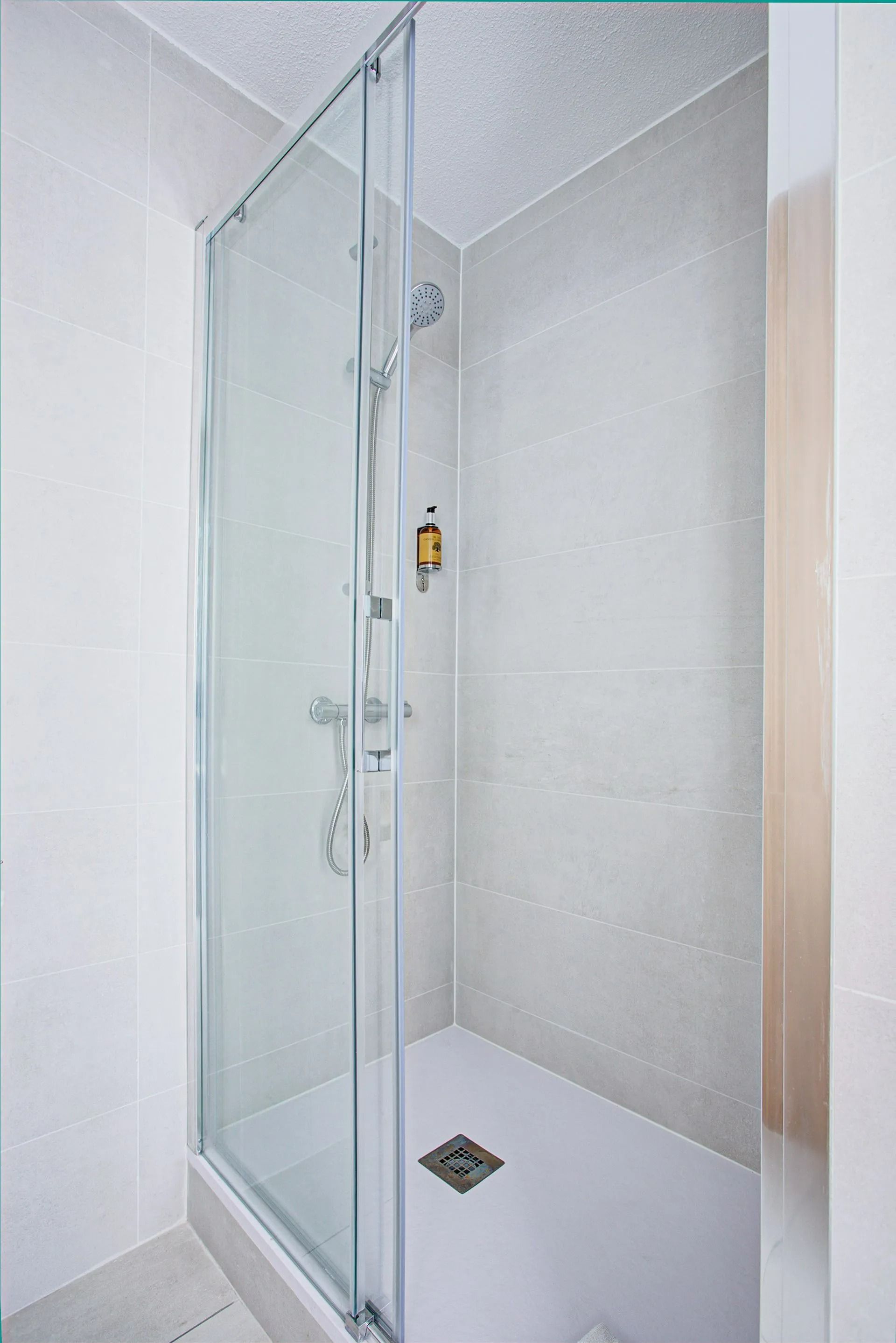 Pose de cabine de douche dans une maison d'Argelès-sur-Mer