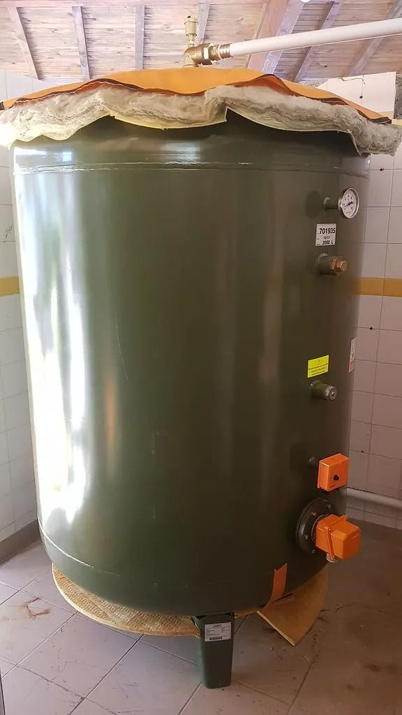 Pose d'un ballon d'eau chaude dans un lycée d'Argelès-sur-Mer 