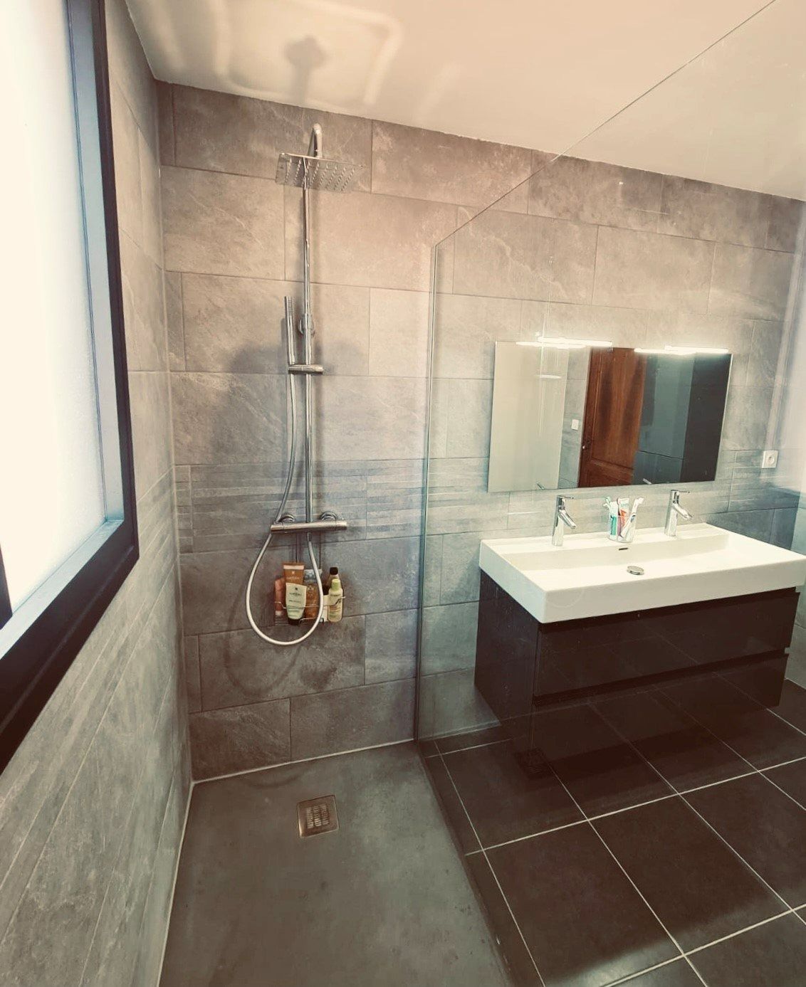 Création de douche dans une salle de bains par Nicolas Palet