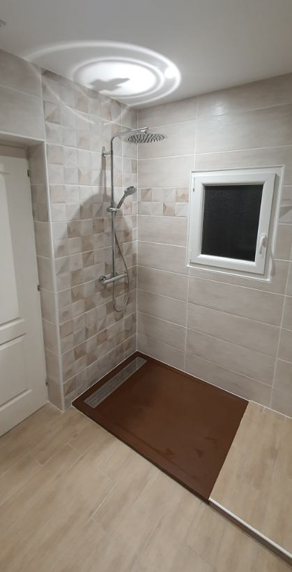 Pose de carrelage et bac à douche 