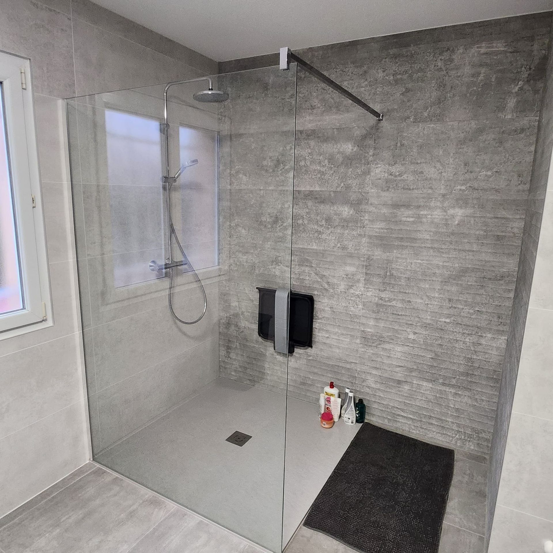 Construction de douche pour une salle de bains de particulier
