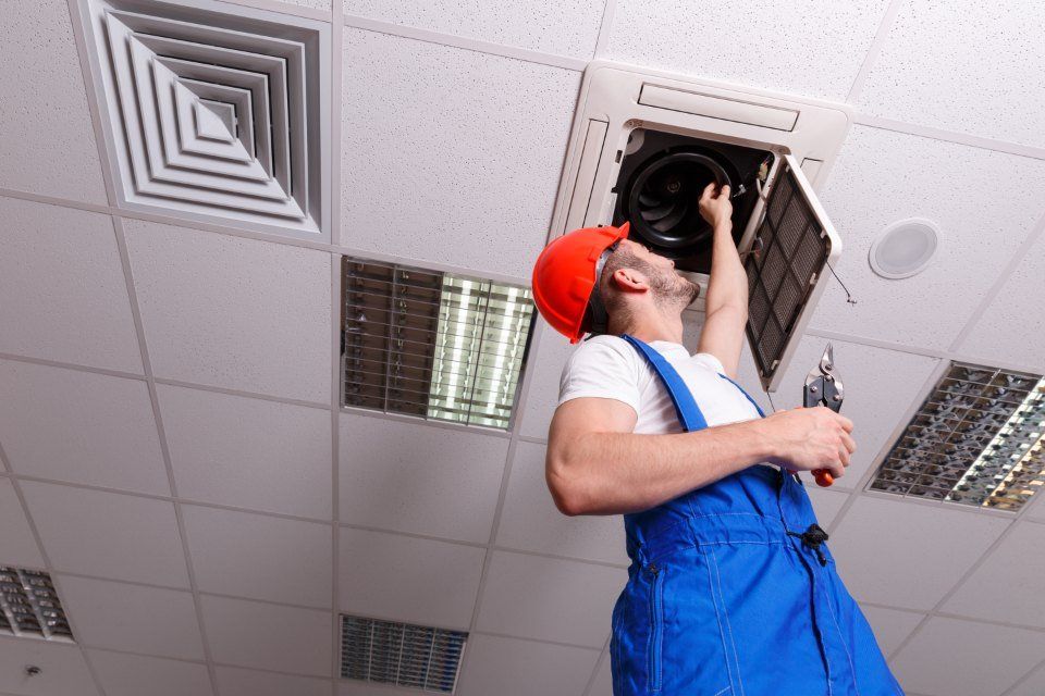 Craftsman repairs ventilation in the ceiling