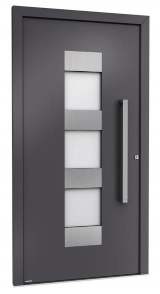 Eine schwarze Tür mit einem Edelstahlgriff und vier quadratischen Fenstern.