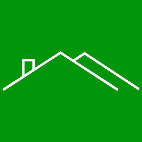 Un dibujo de línea blanca de un techo con chimenea sobre un fondo verde.