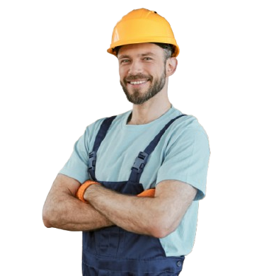 Un homme souriant qui croise les bras