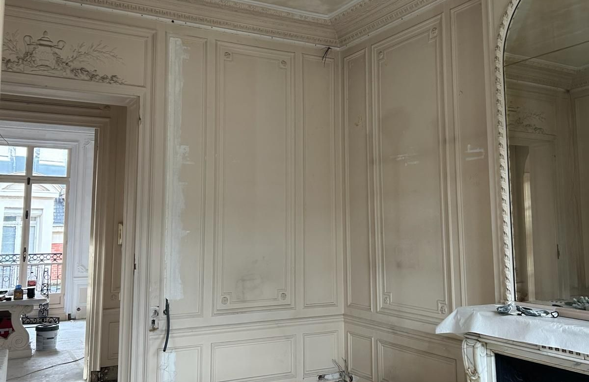 Travail de peinture sur mur