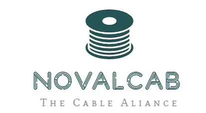 Logotipo de NovalCab, una alianza de cable, que presenta un carrete de cable verde azulado sobre el nombre de la empresa en una fuente estilizada.