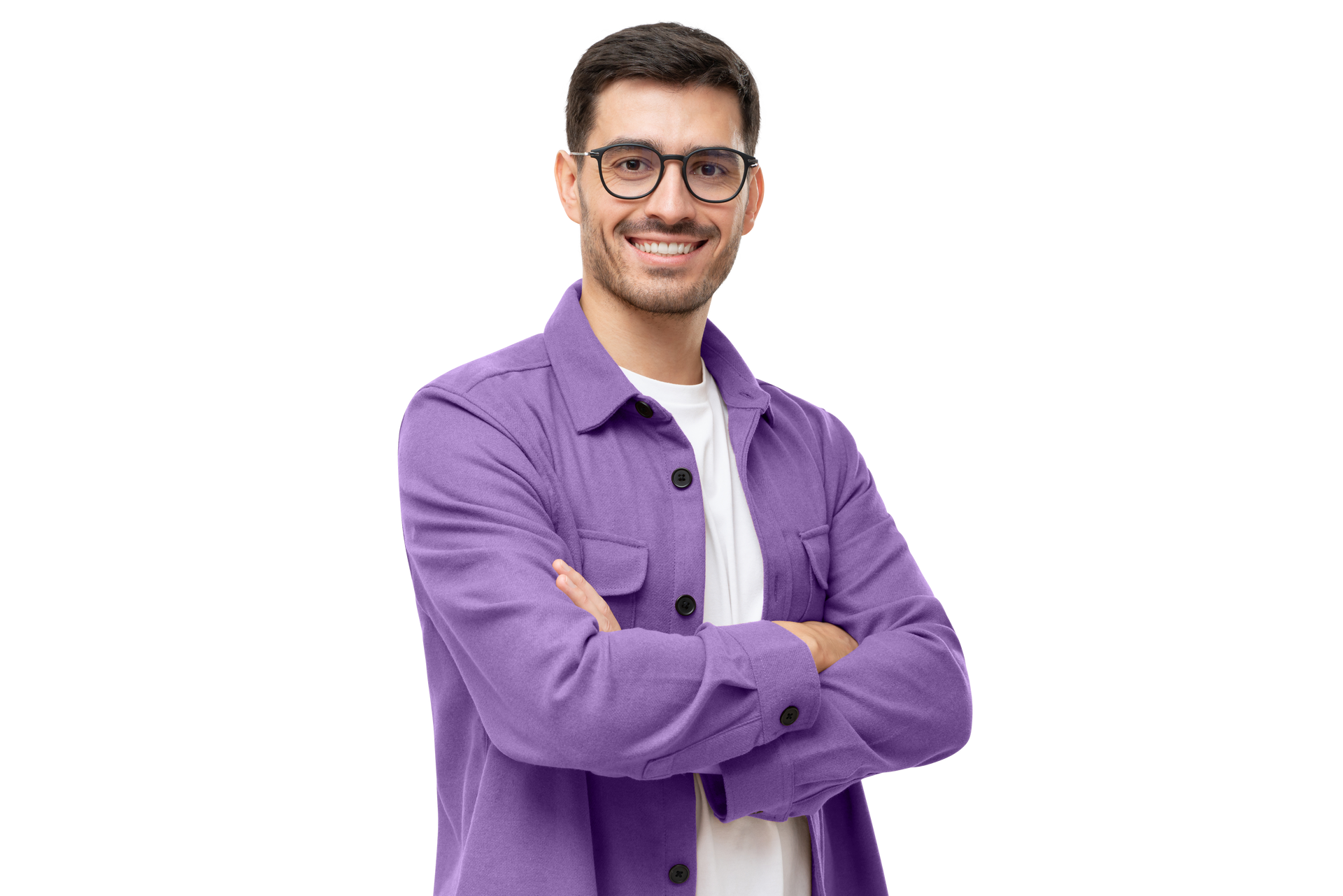 Homme avec lunettes croisant les bras et souriant