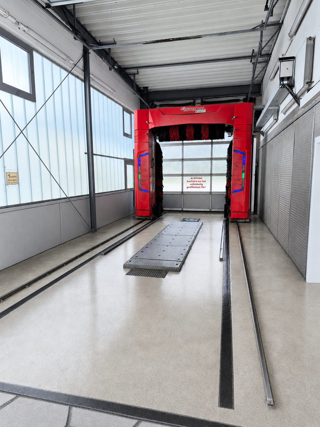 Waschanlage der Autovermietung Kremser Waschanlage der Autovermietung Kremser