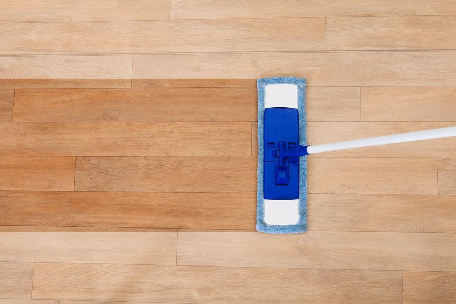 Parquet comme neuf après le passage d'une serpillère