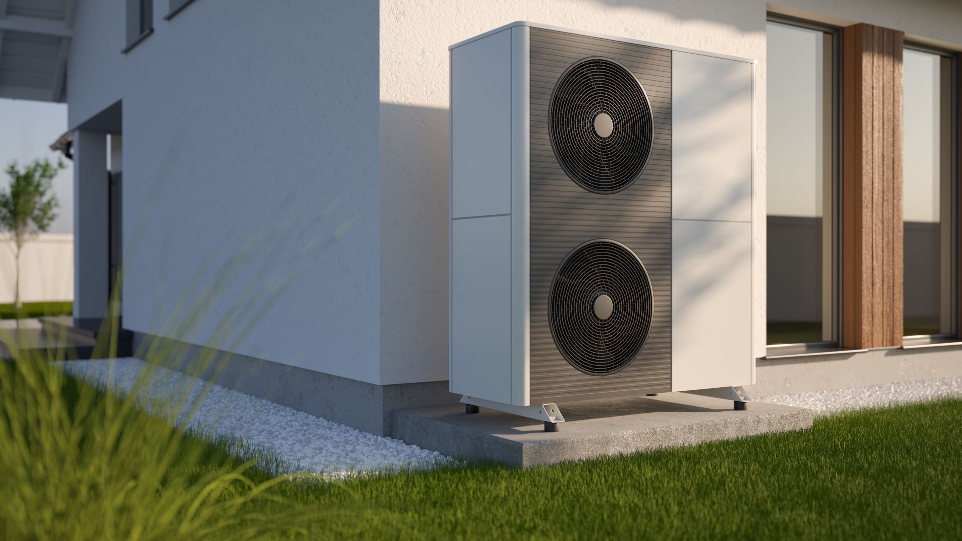 Unité de climatisation extérieure à côté d'une maison moderne sur une pelouse.