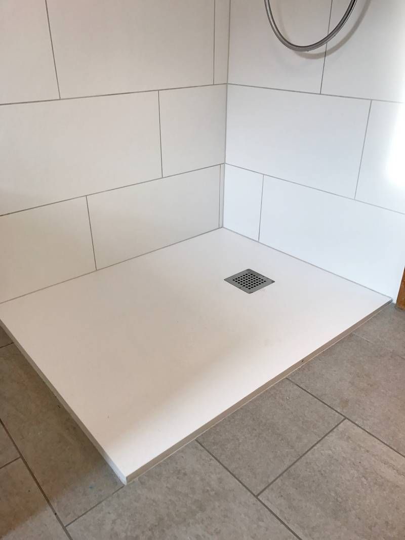 Un aspirateur husky est assis dans une boîte en carton | Vincent Bourdin Sàrl