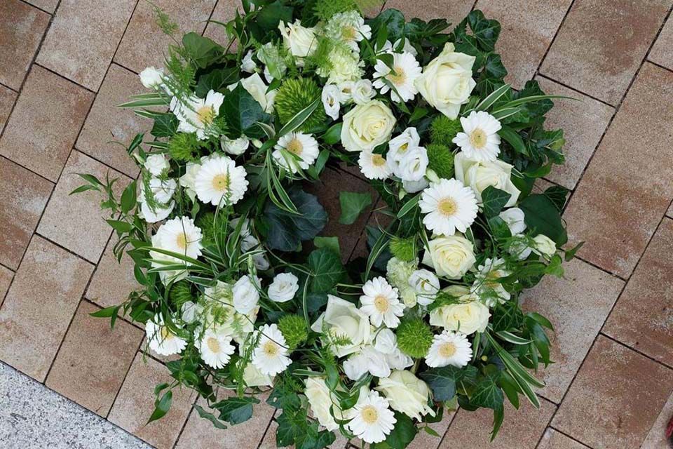 Trauerkranz weiss
