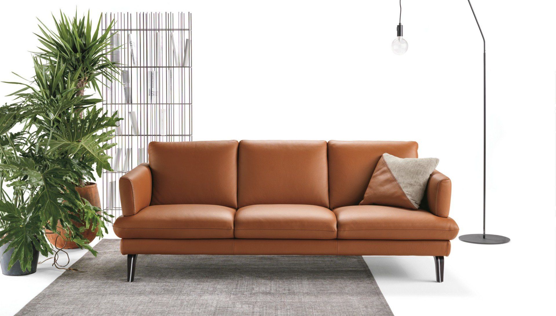 Photo d'usine d'un canapé 3 places en cuir marron de la marque Divano