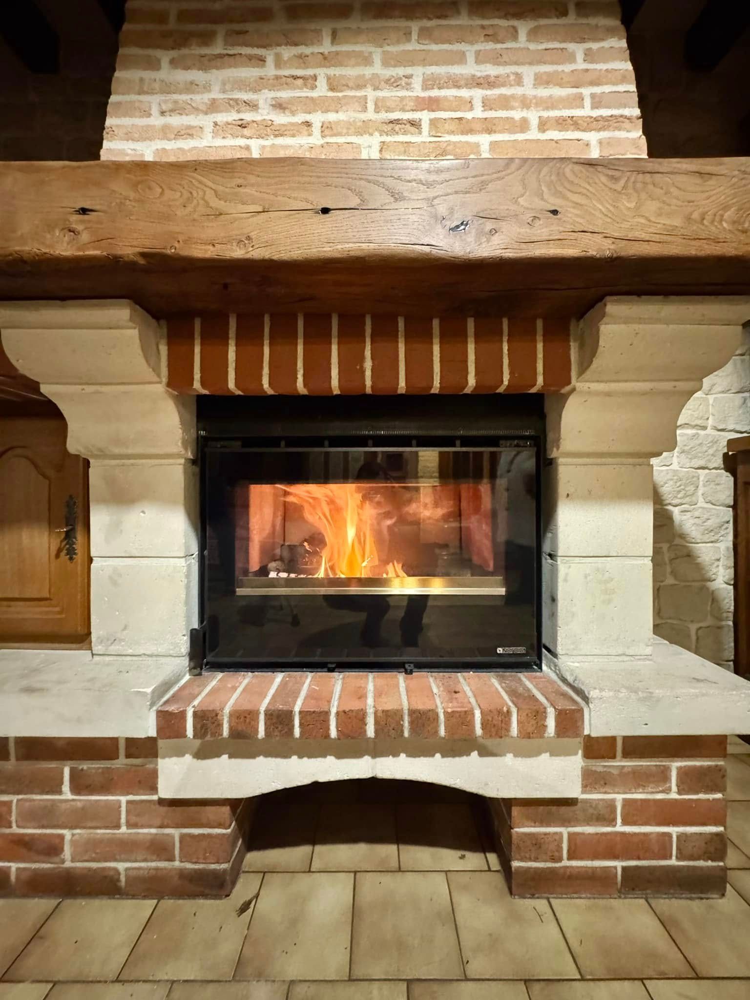 Lien vers la page Cheminée, poêles et ramonage.