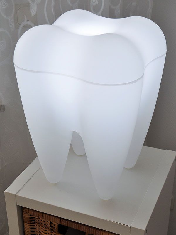Lampe in Form eines Zahns