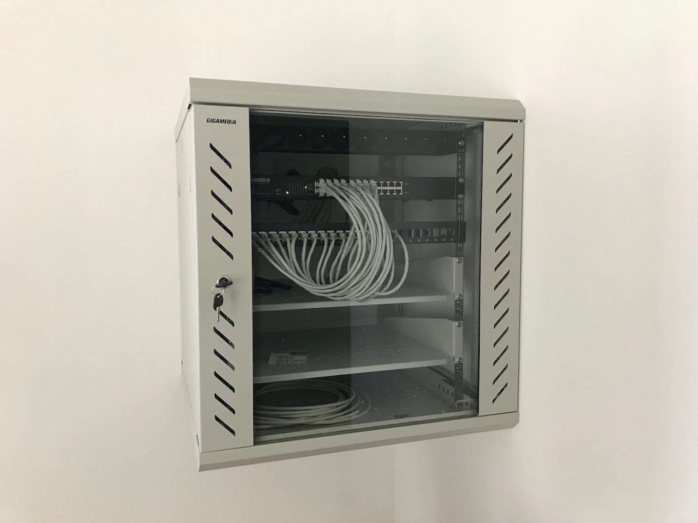 Boîtier électrique pour du tertiaire