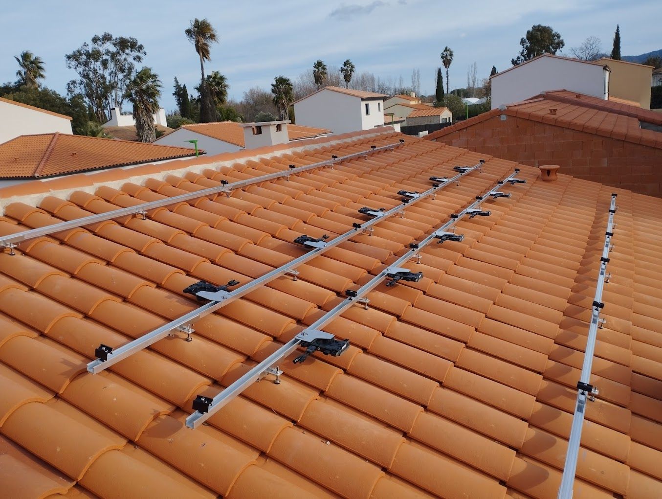 Rails installés avant la mise en place des panneaux solaires