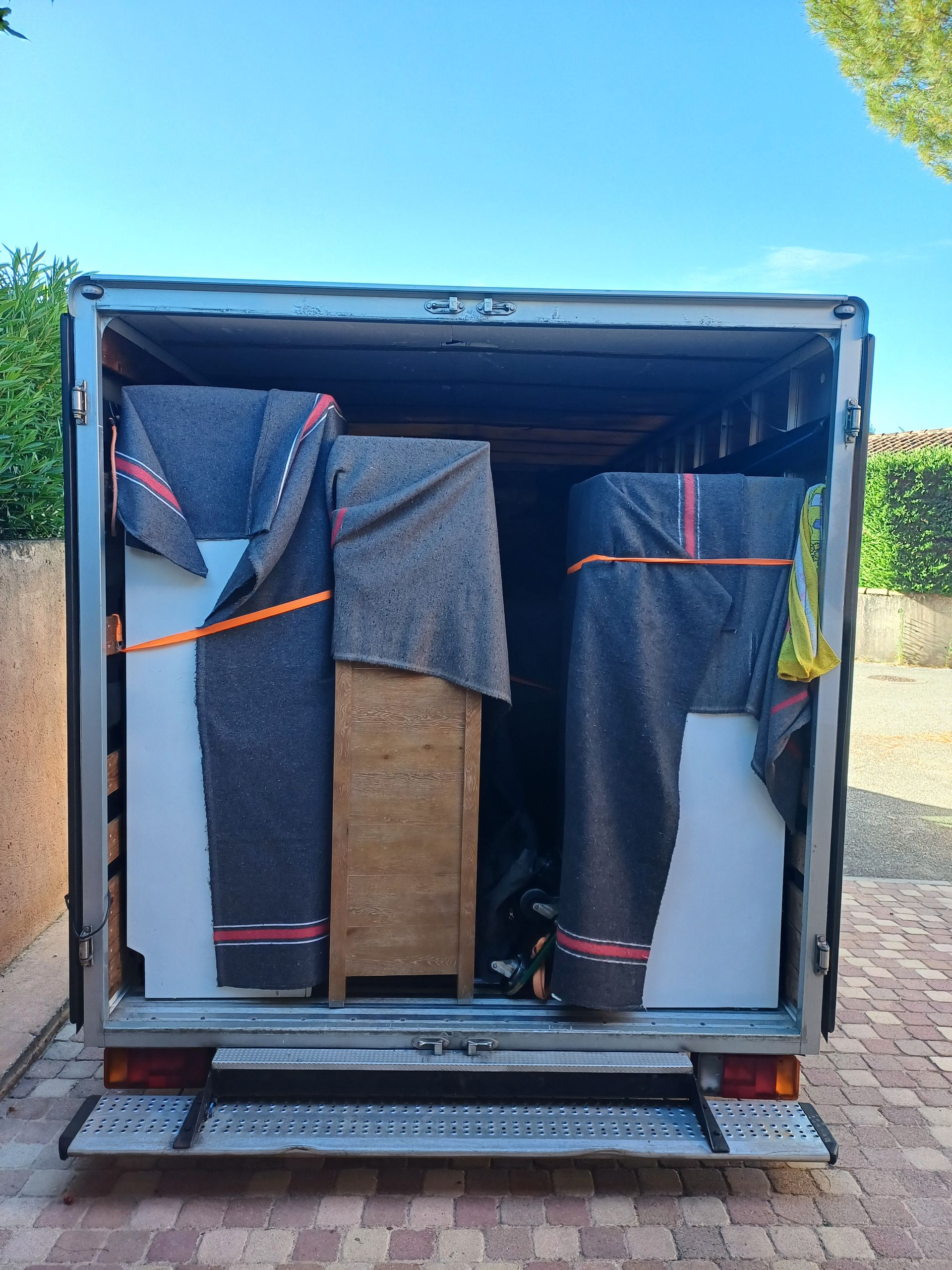 Meubles transportés en toute sécurité