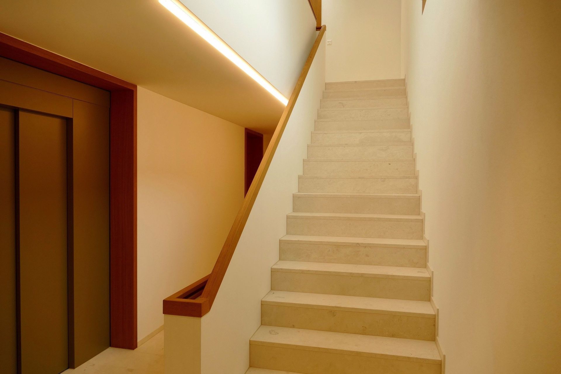 Malerarbeiten Treppe - Malergeschäft Fuhrer