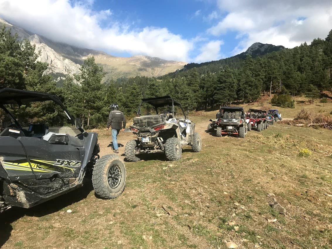 Cuatrimotos estacionadas 