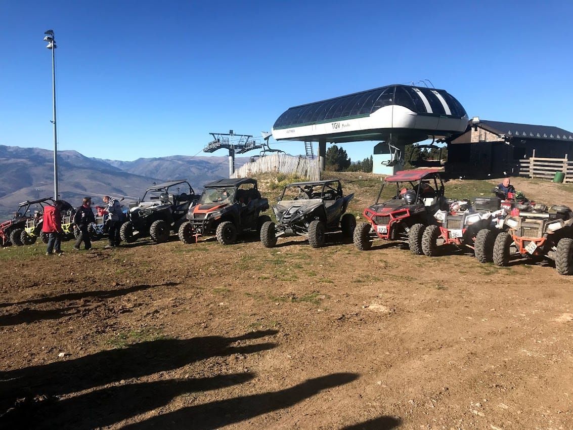 Vehículos todoterreno estacionados 